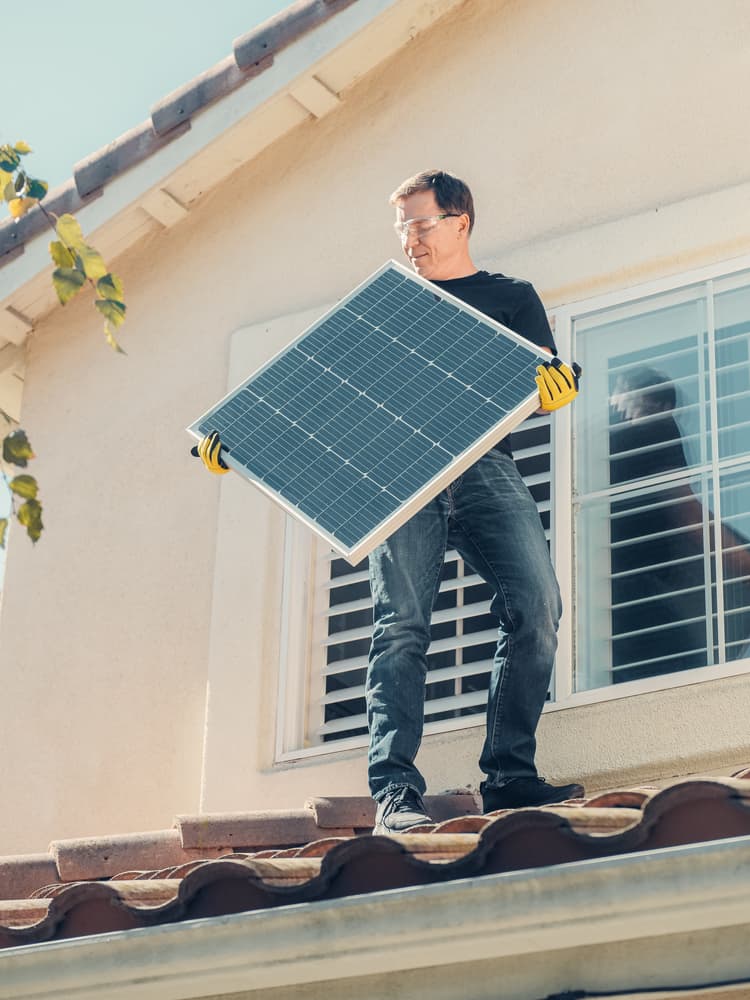 Las Energías renovables Combaten directamente el cambio climático al tener cero emisiones de CO2, Reducen la contaminación y mejoran la calidad del aire, Ayudan a mantener intactos los recursos naturales no renovables del planeta, Mejoran la calidad de vida y estabilizan la economía, Ayudan a garantizar un buen futuro a las nuevas generaciones, Son una fuente inagotable de energía, Permiten reducir la dependencia energética de terceros, Contribuyen a la creación de empleo hasta 5 veces más que con otras energías, Son energías seguras y que no suponen riesgos para la salud, No requieren custodiar sus residuos, Contribuyen a implantar nuevas empresas e industrias verdes, No generan residuos difíciles de tratar, Es un recurso endógeno, por lo que no es necesario importarla de otros lugares